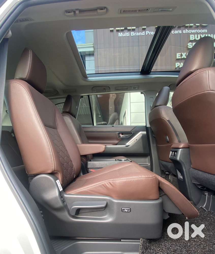 Toyota Innova Hycross 2.0 Zx (o) Hybrid 7 Str, 2025, Petrol