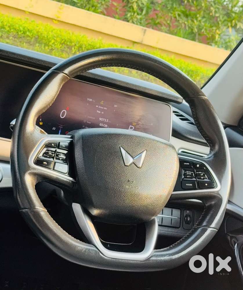 Mahindra Xuv700 2.2 Ax 7 Diesel At Str, 2022, Diesel