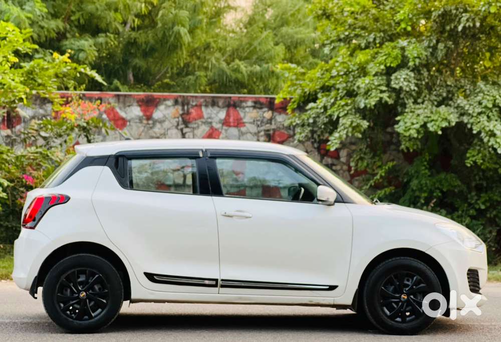 Maruti Suzuki Swift Vxi + Manual, 2022, Petrol