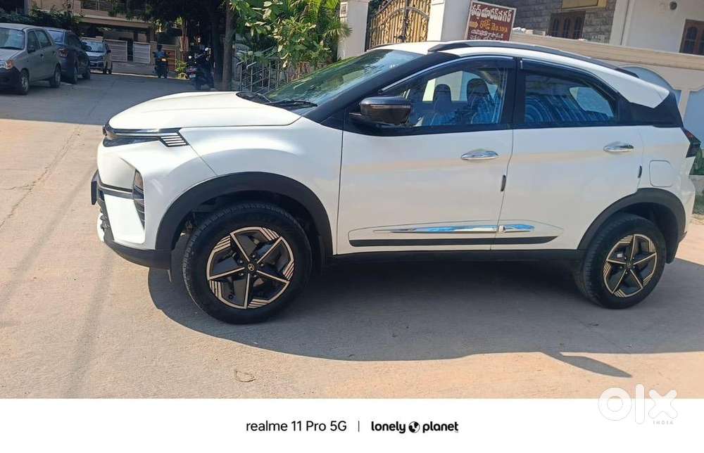 Tata Nexon Creative + Sunroof Petrol Automatic