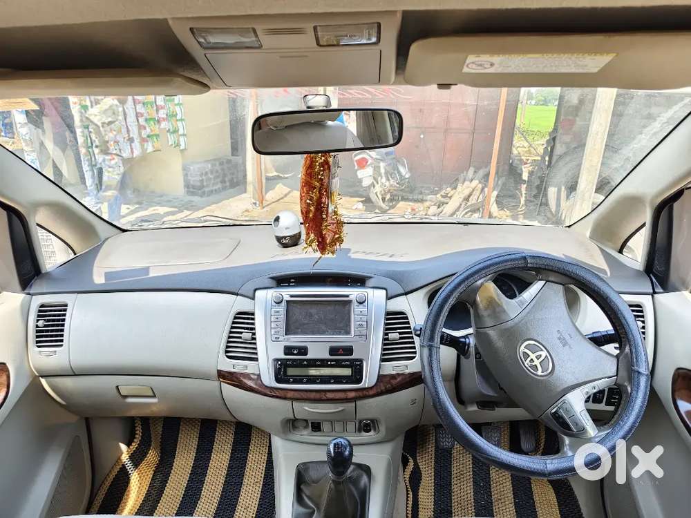Toyota Innova 2.5 V 2014