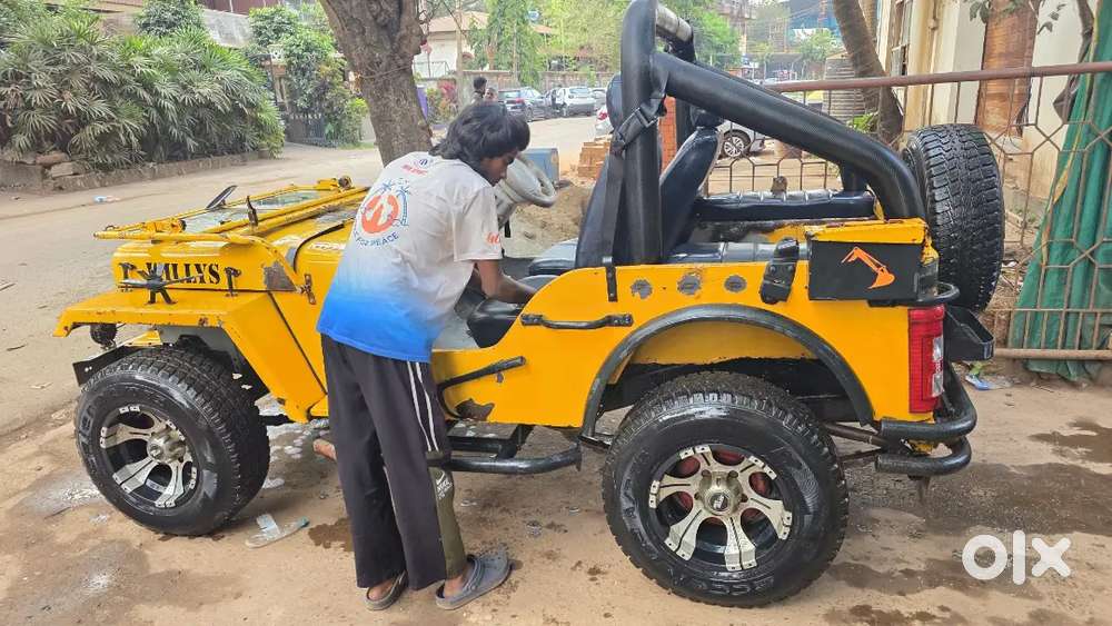 Vintage Low Bonnet Jeep