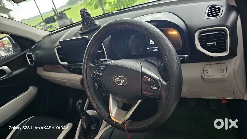 Hyundai New Venue 2023 Petrol Well Maintained