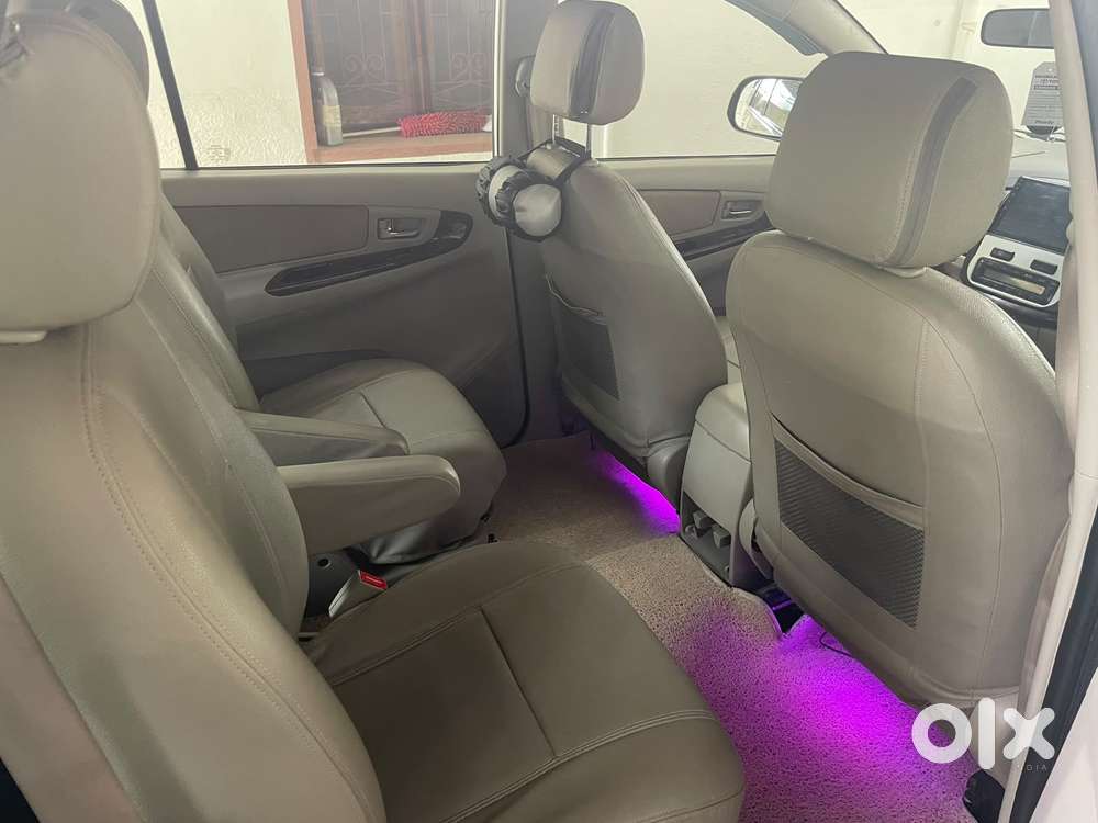 Toyota Innova 2.5 V 7seater Crysta Edition, 2014, Diesel