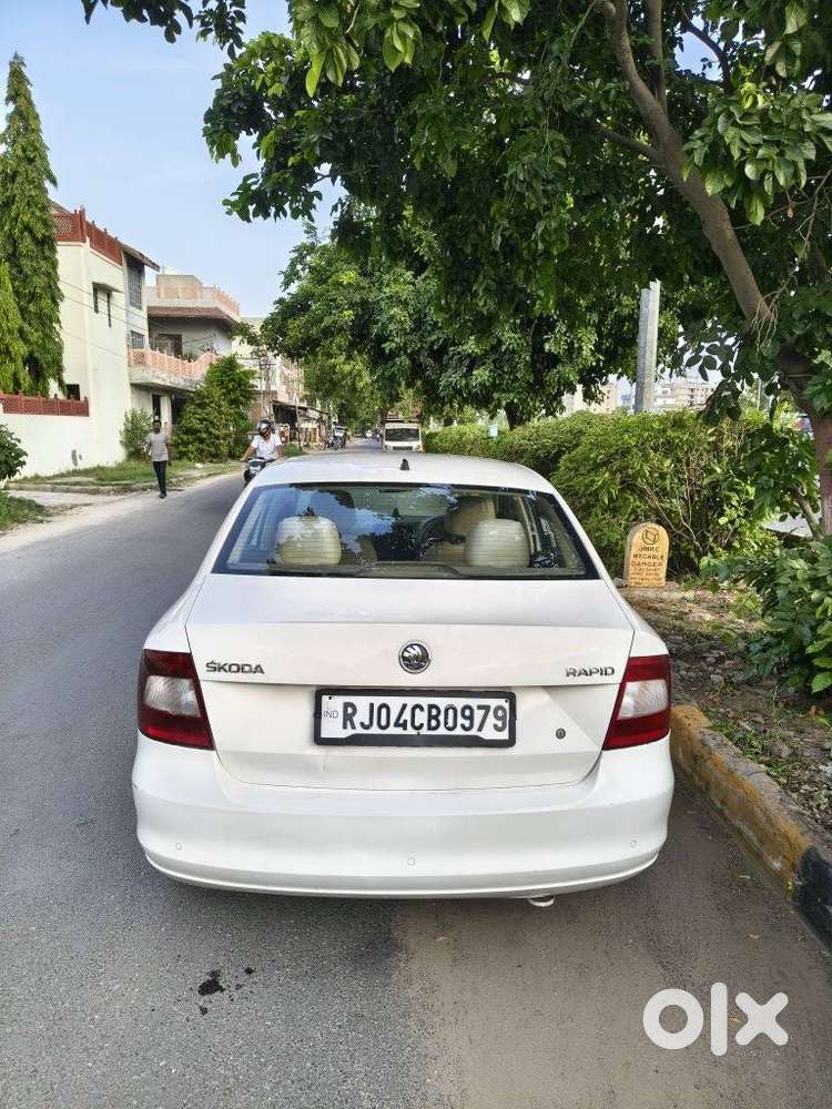 Skoda Rapid 1.5 Tdi Ambition Plus, 2015, Diesel