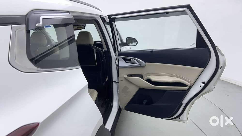 Kia Carens 1.5 Luxury Plus Turbo Dct 7 Str, 2023, Petrol