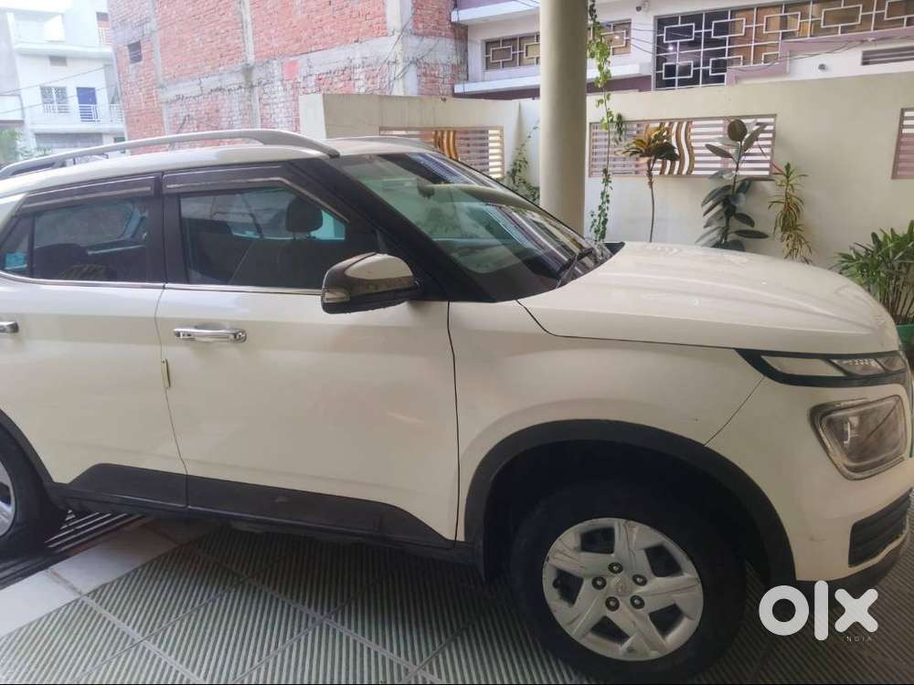 Hyundai Venue 2022 Petrol 35771 Km Driven