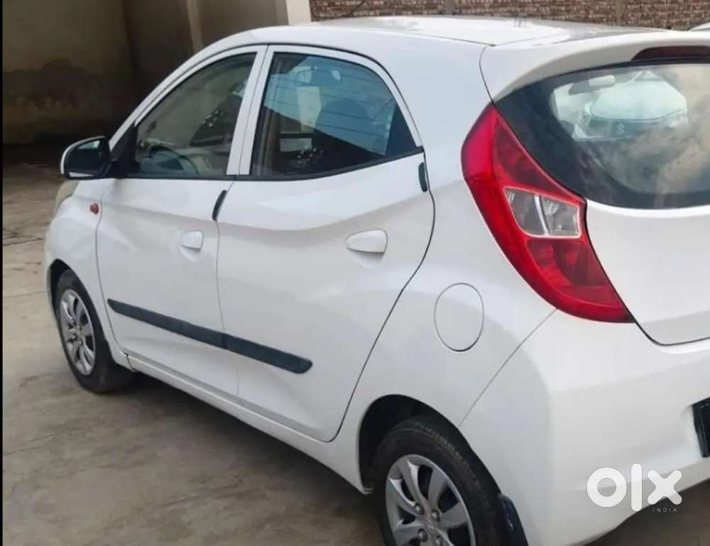 Hyundai Eon Sportz 2012 Petrol 75000 Run