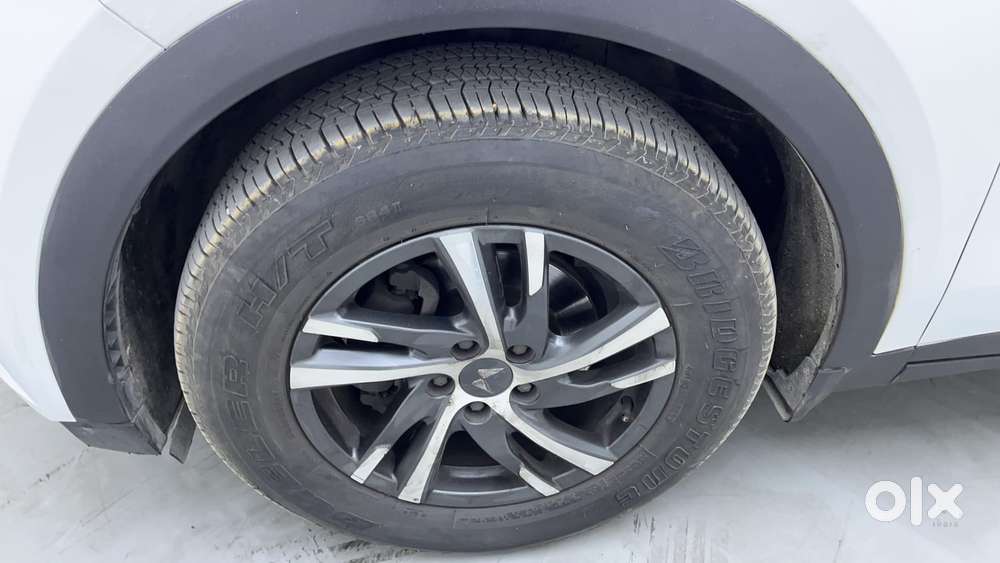 Mahindra Xuv700 2.0 Ax 5 Petrol At Str, 2021, Petrol