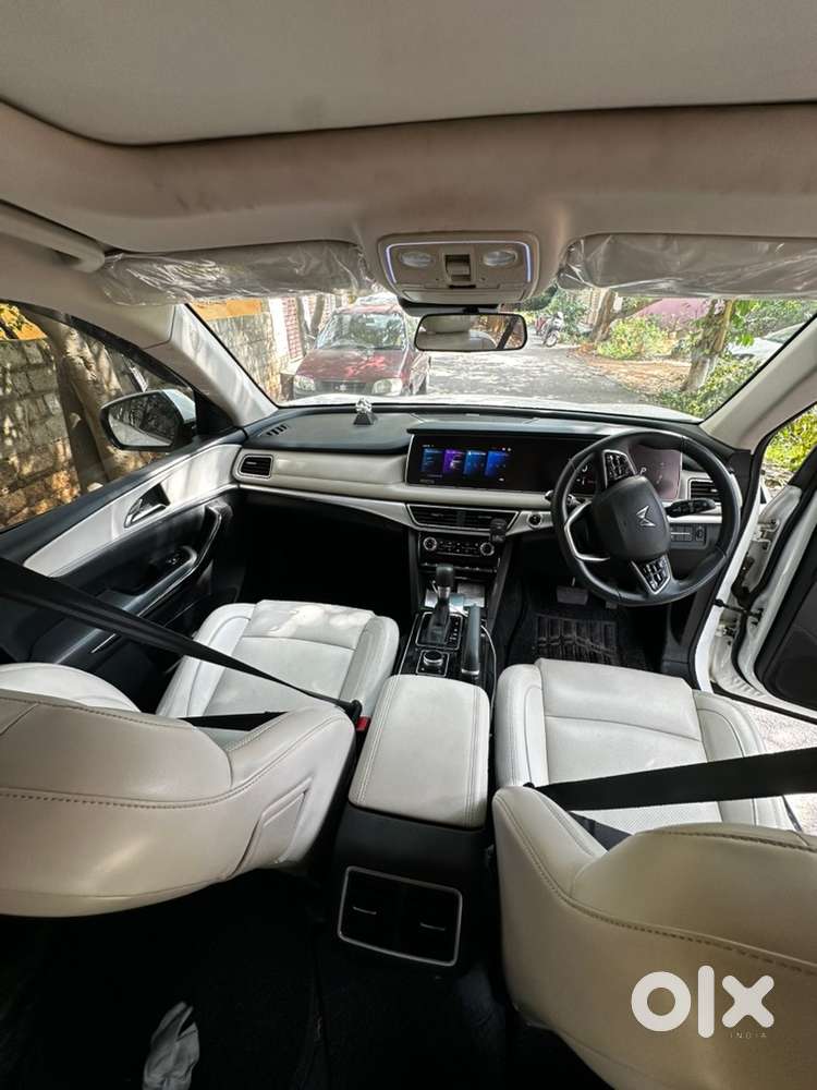 Mahindra Xuv700 Petrol Well Maintained
