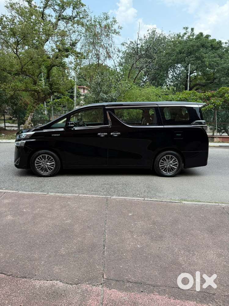 Toyota Vellfire Vip – Executive Lounge, 2023, Cng & Hybrids