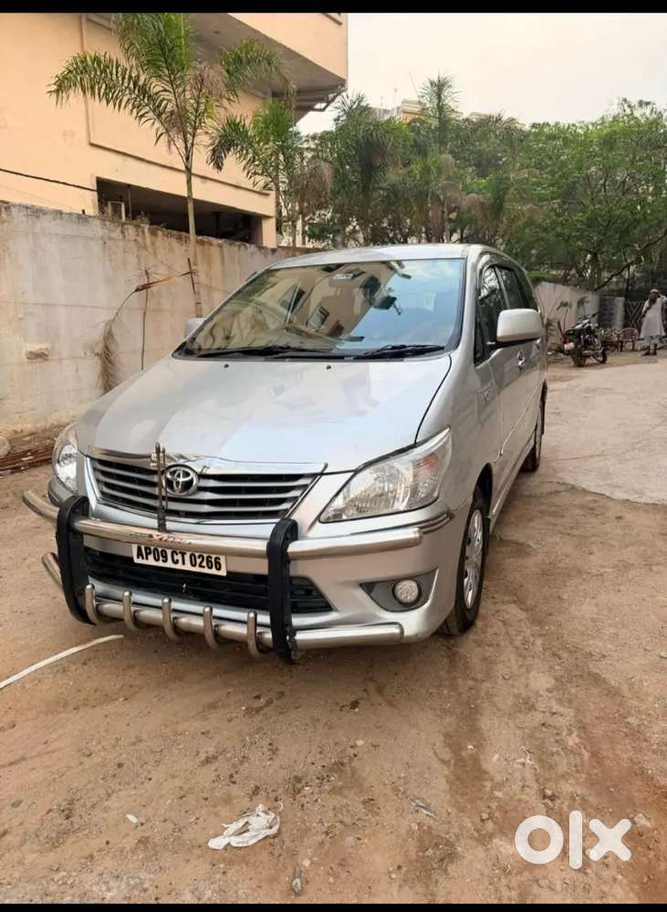 Toyota Innova 2013 Diesel 890000 Km Driven