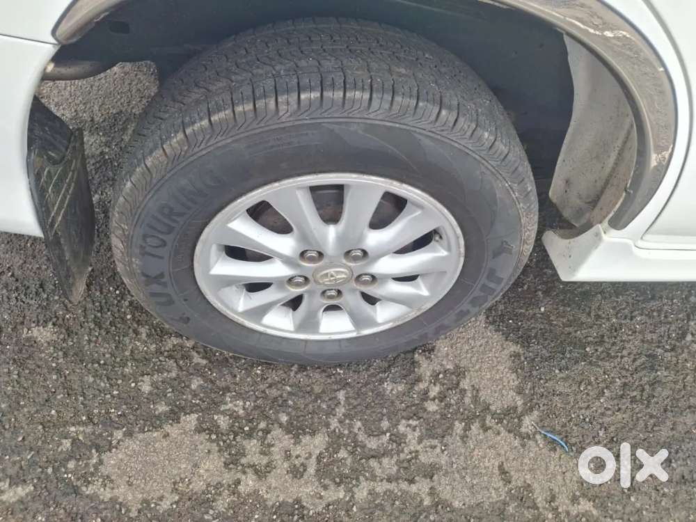 Innova 2.5 V Diesel (2014)