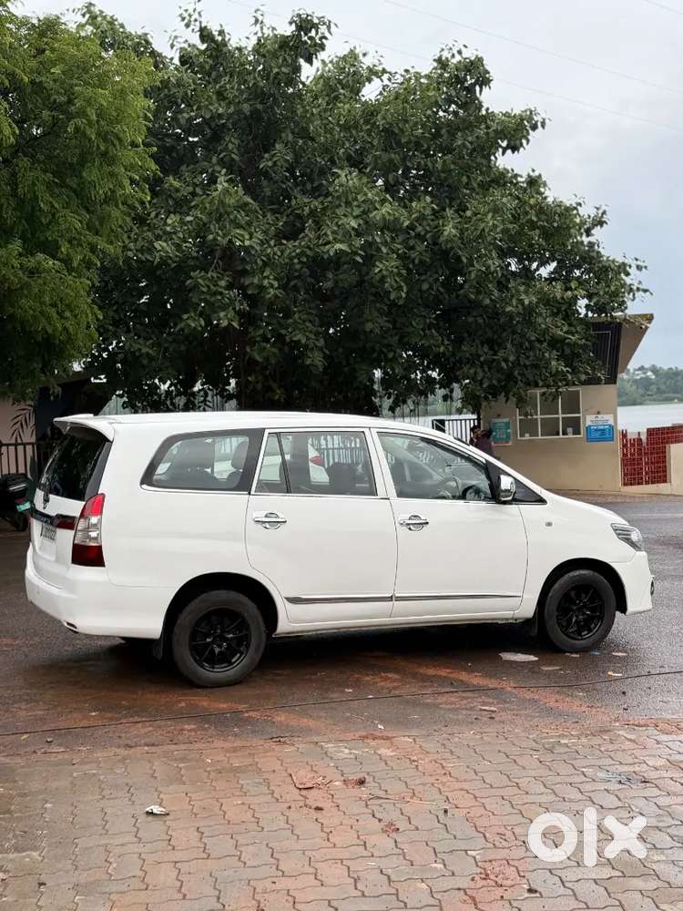 Toyota Innova 2.5 V 2012