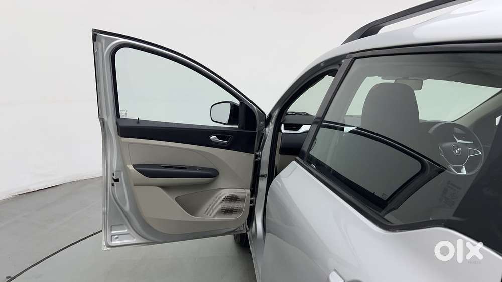 Renault Triber Rxz Easy-r Amt, 2023, Petrol
