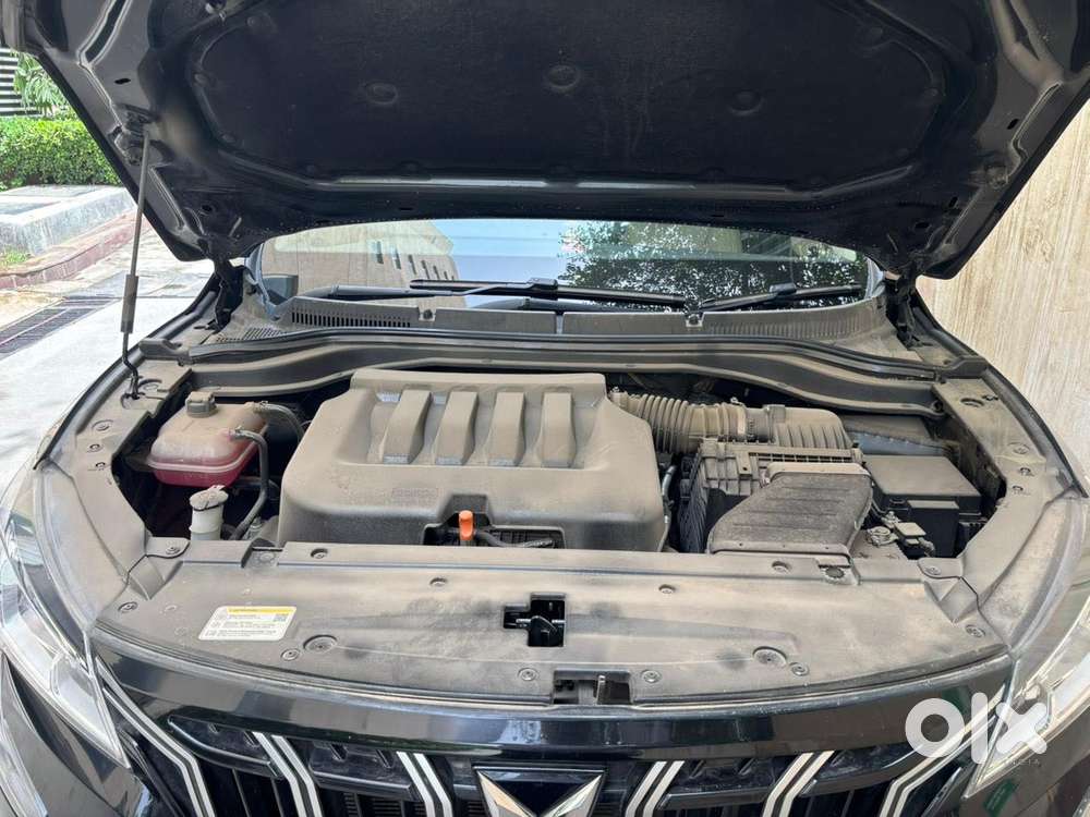 Mahindra Xuv700 Mx Petrol Mt 5 Str (e), 2025, Petrol