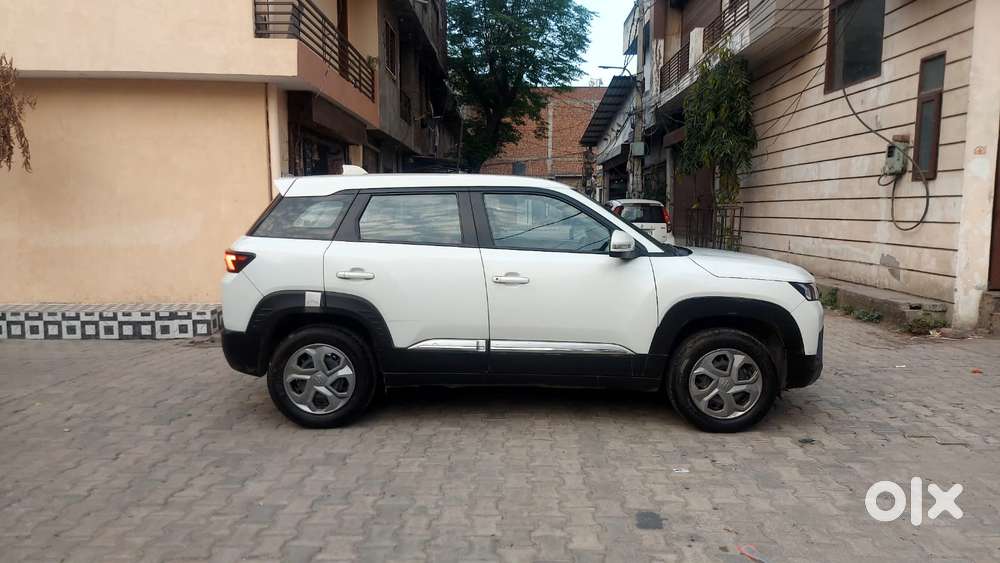 Maruti Suzuki Brezza 1.5 Lxi Smart Hybrid, 2024, Petrol