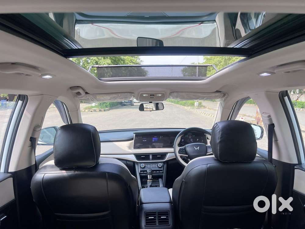 Mahindra Xuv700 2.2 Ax 5 Diesel At Str, 2022, Diesel