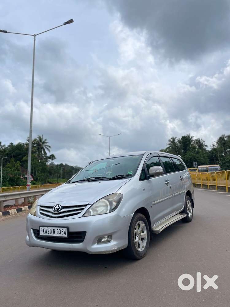 Toyota Innova G 2.5 2009 Model