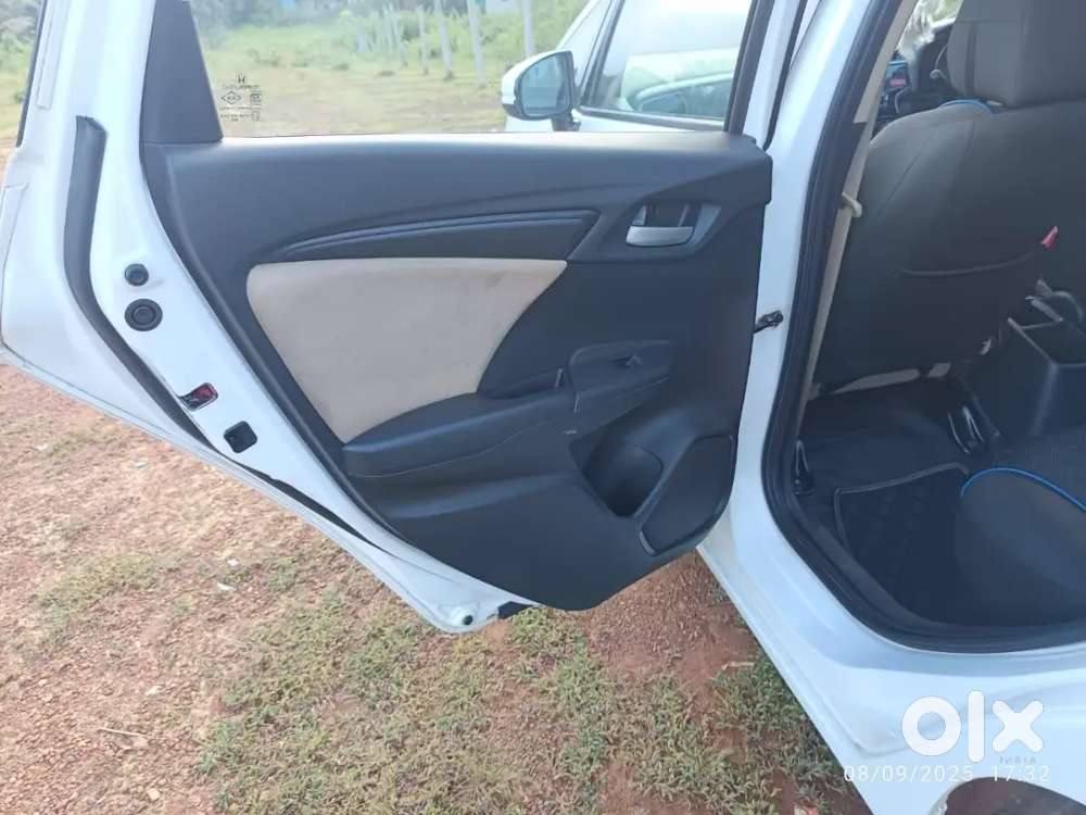 Honda Jazz 2016 Diesel Well Maintained
