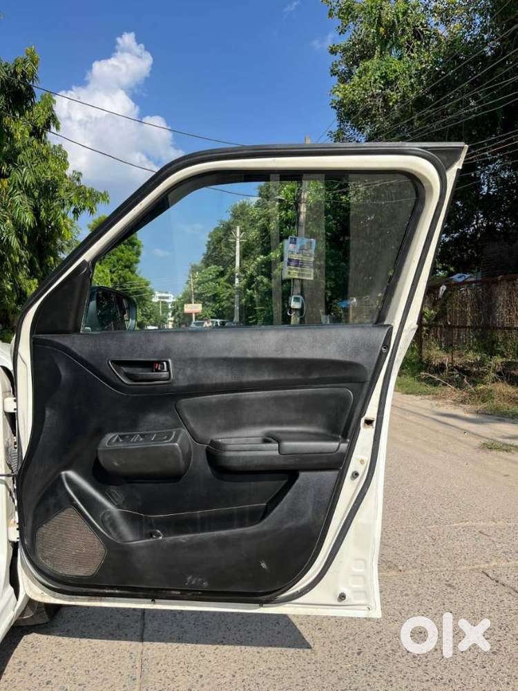 Maruti Suzuki Swift Lxi Optional-o, 2021, Petrol