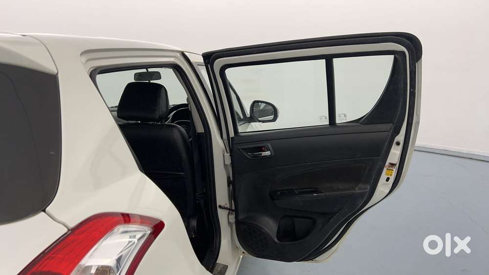 Maruti Suzuki Swift Vxi Optional, 2016, Petrol