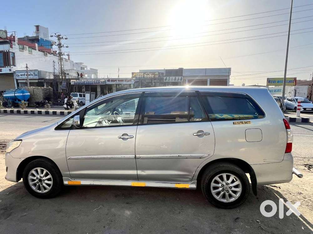 Toyota Innova 2.5 V 7-seater 2013