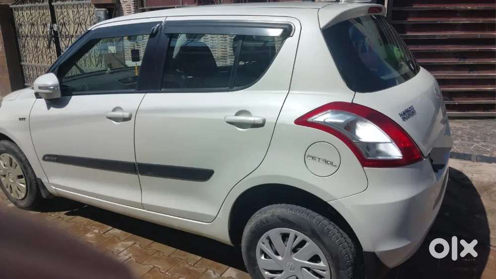 Maruti Suzuki Swift 2016 Pearl White Colour