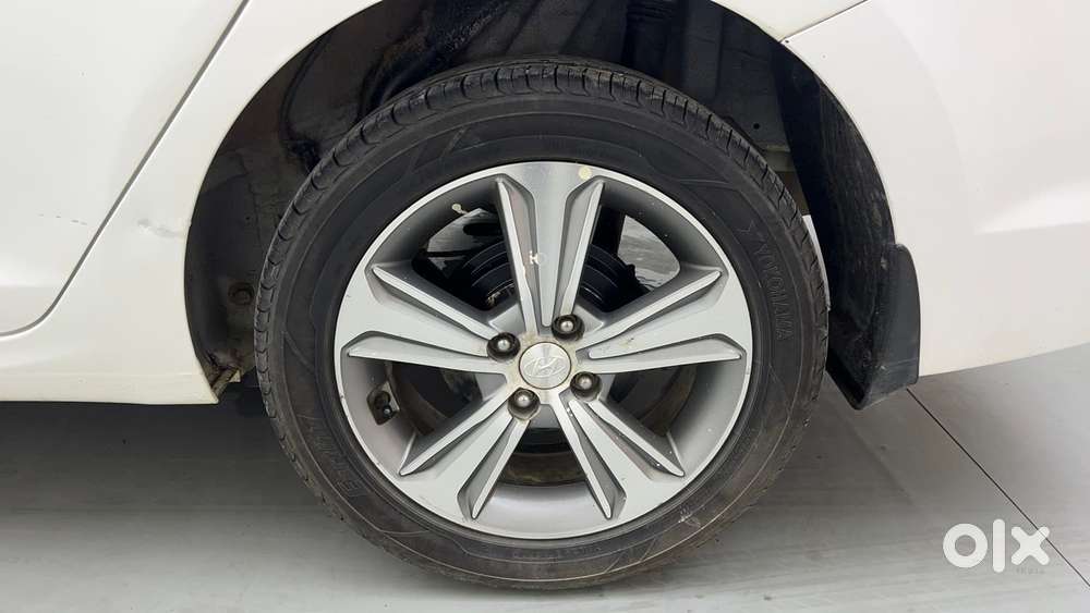 Hyundai Verna [ ] Fluidic 4s 1.6 Crdi Sx (o) At, 2019, Petrol