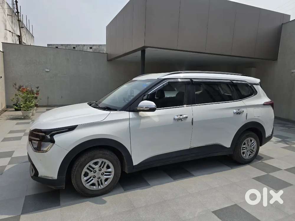 Kia Carens 2024 Model White Color Brand New Condition