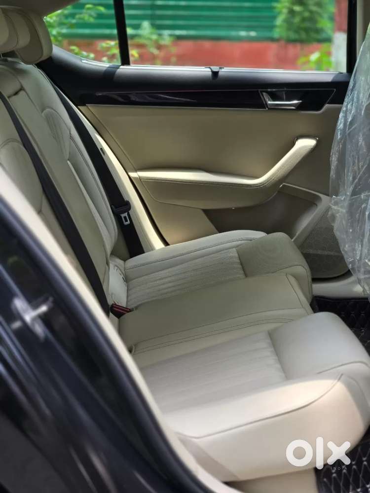 Skoda Superb 2.0 L&k Tsi At, 2023, Petrol