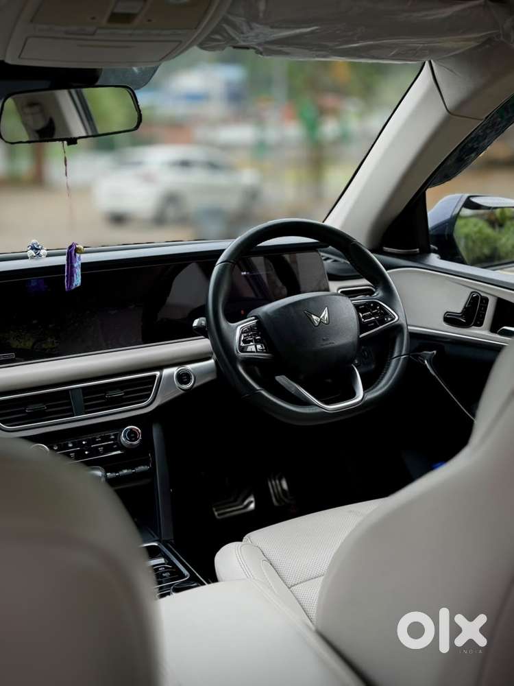 Mahindra Xuv700 2.2 Ax 7 Diesel At Str, 2022, Diesel