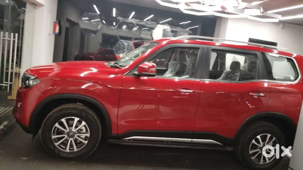 By A New  Mahindra Suv In Mahindra Showroom Unit 3,bbsr.