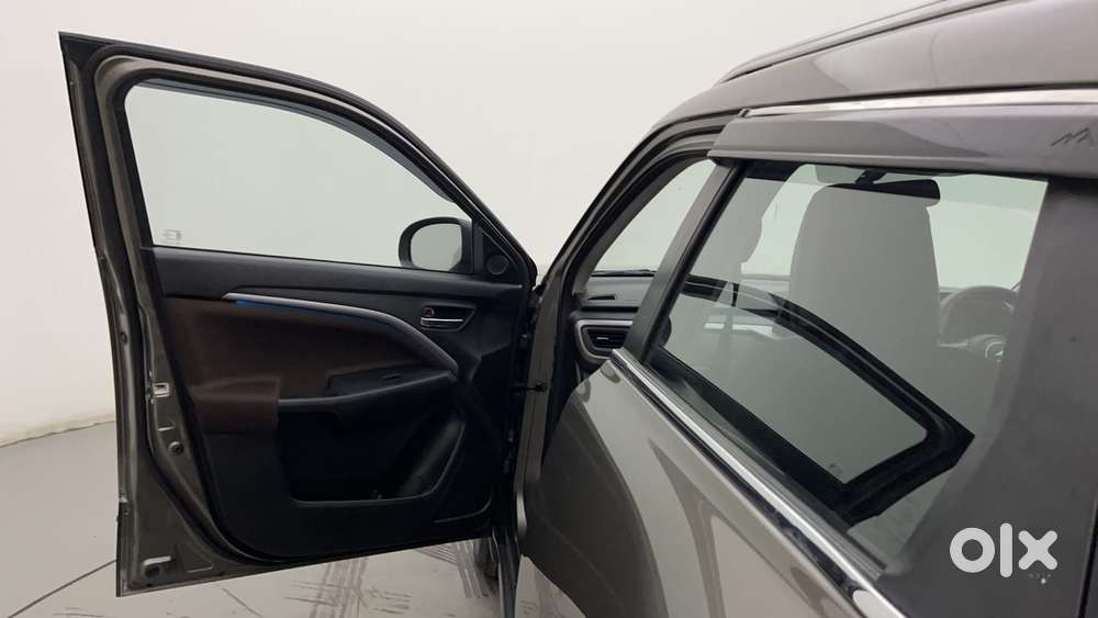 Maruti Suzuki Brezza 1.5 Zxi At Smart Hybrid Dual Tone, 2023, Petrol