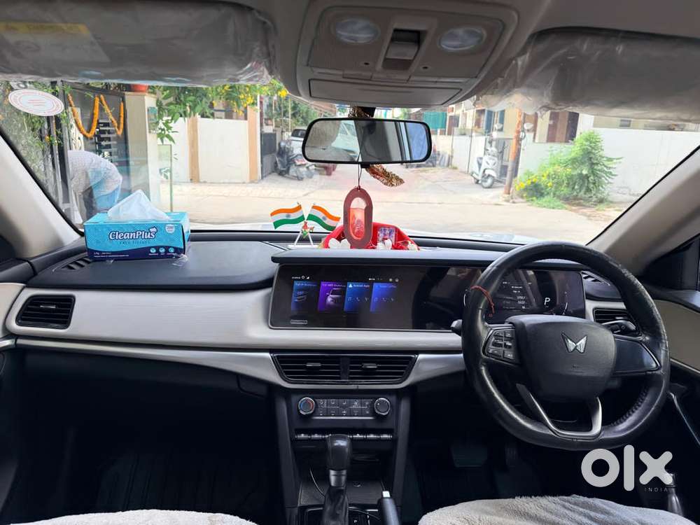 Mahindra Xuv700 2.2 Ax 5 Diesel At 7 Str, 2023, Diesel