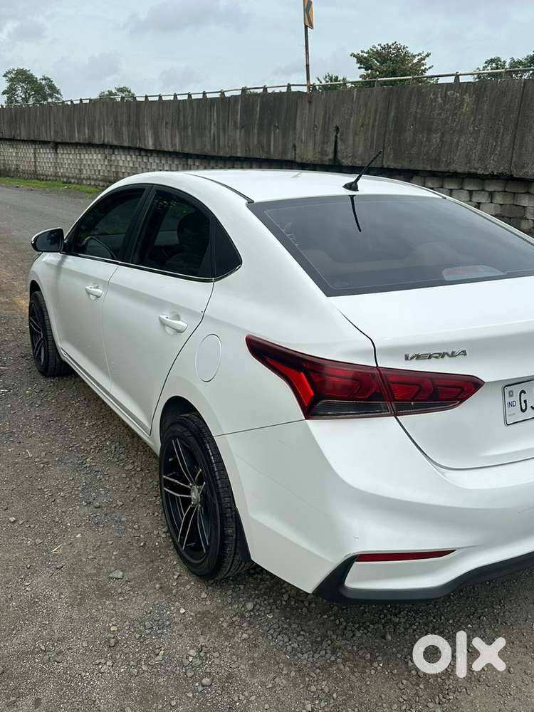 2018/10 Months Hyundai Verna Petrol