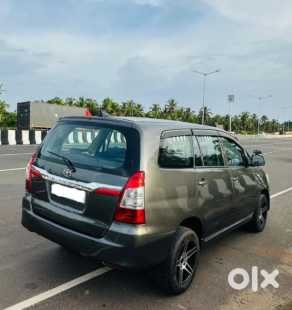 Toyota Innova 2015 Diesel Well Maintained.