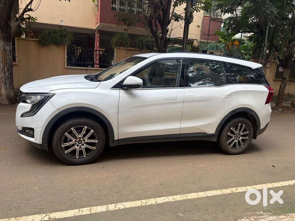 Mahindra Xuv700 2.0 Ax 7 Petrol Mt Str, 2025, Petrol