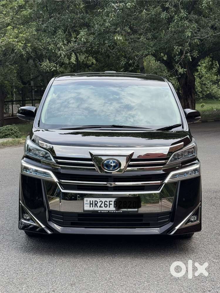 Toyota Vellfire 2.5 Executive Lounge, 2023, Cng & Hybrids