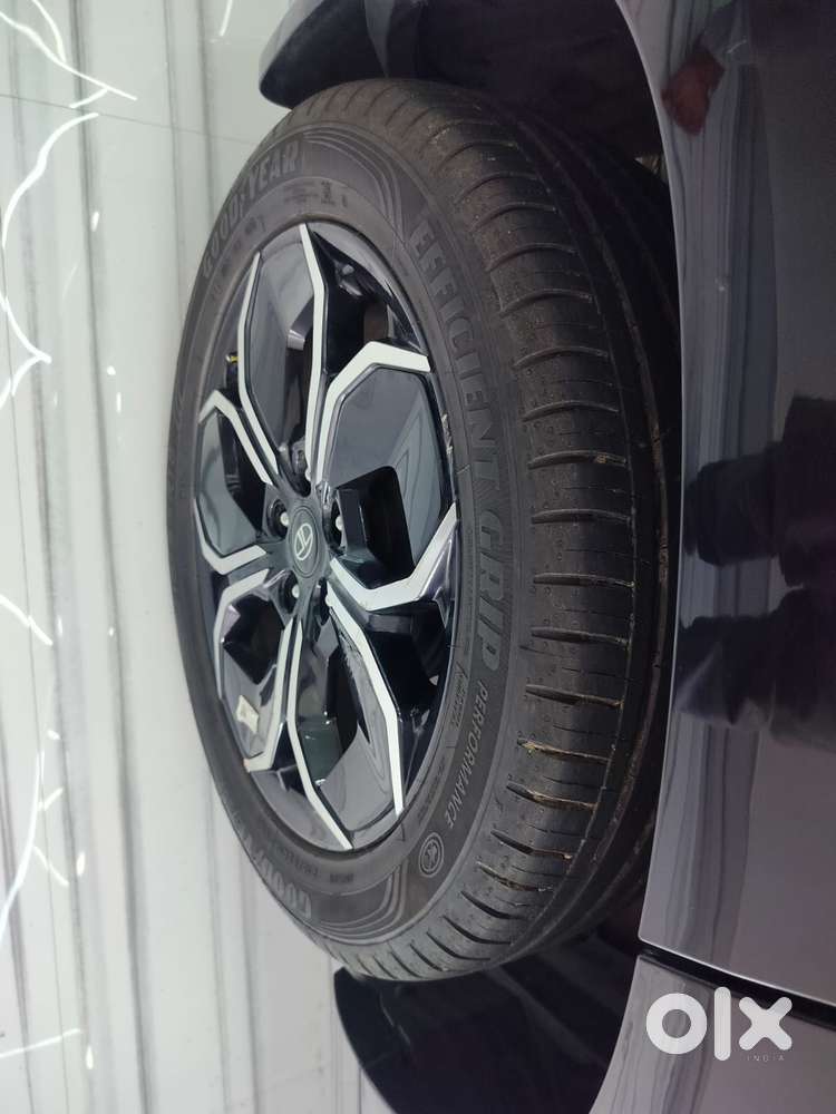 Tata Curvv Creative Plus S 1.2 Revotron Petrol 7dca, 2025, Petrol