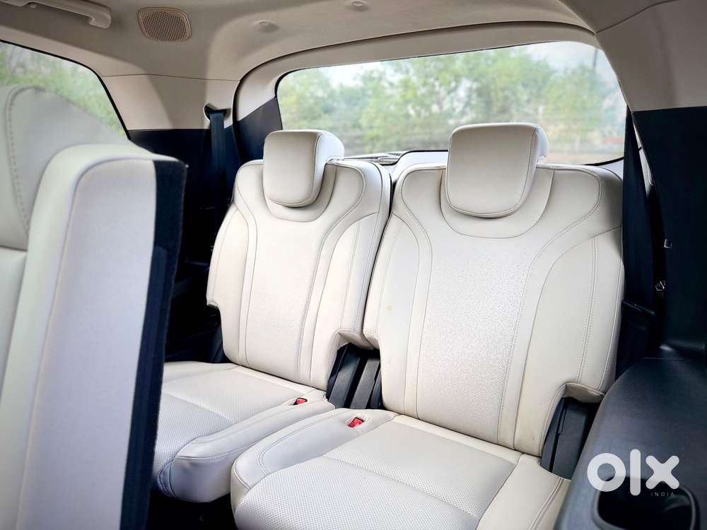Mahindra Xuv700 2.0 Ax 7 Petrol At Luxury Pack Str, 2022, Petrol