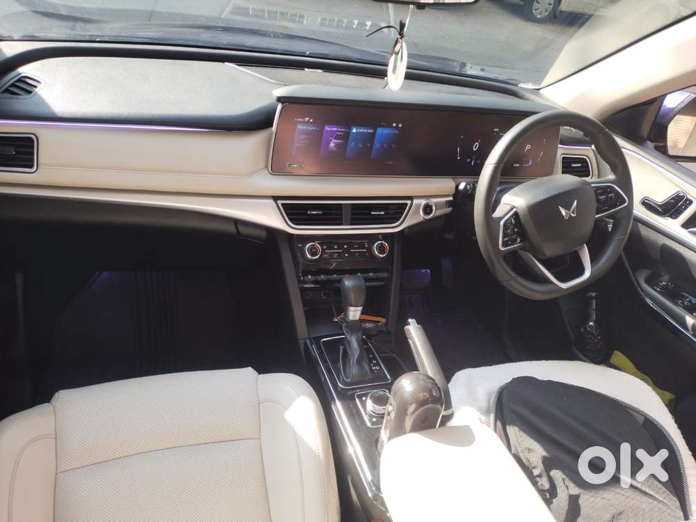 Mahindra Xuv700 2.0 Ax 7 Petrol At Str, 2023, Petrol