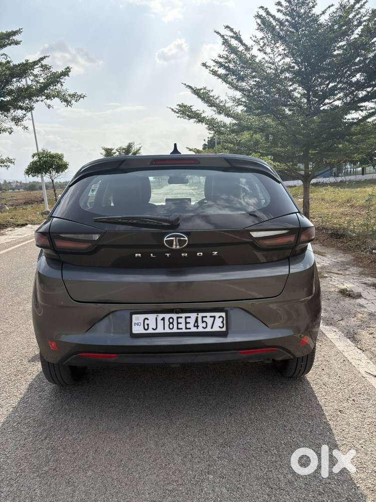 2025 Tata Altroz Xz Lux 1.2 Petrol  21,543 Km  1st Owner