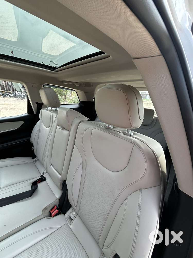Mahindra Xuv700 2.0 Ax 7 Petrol At Luxury Pack Str, 2023, Petrol