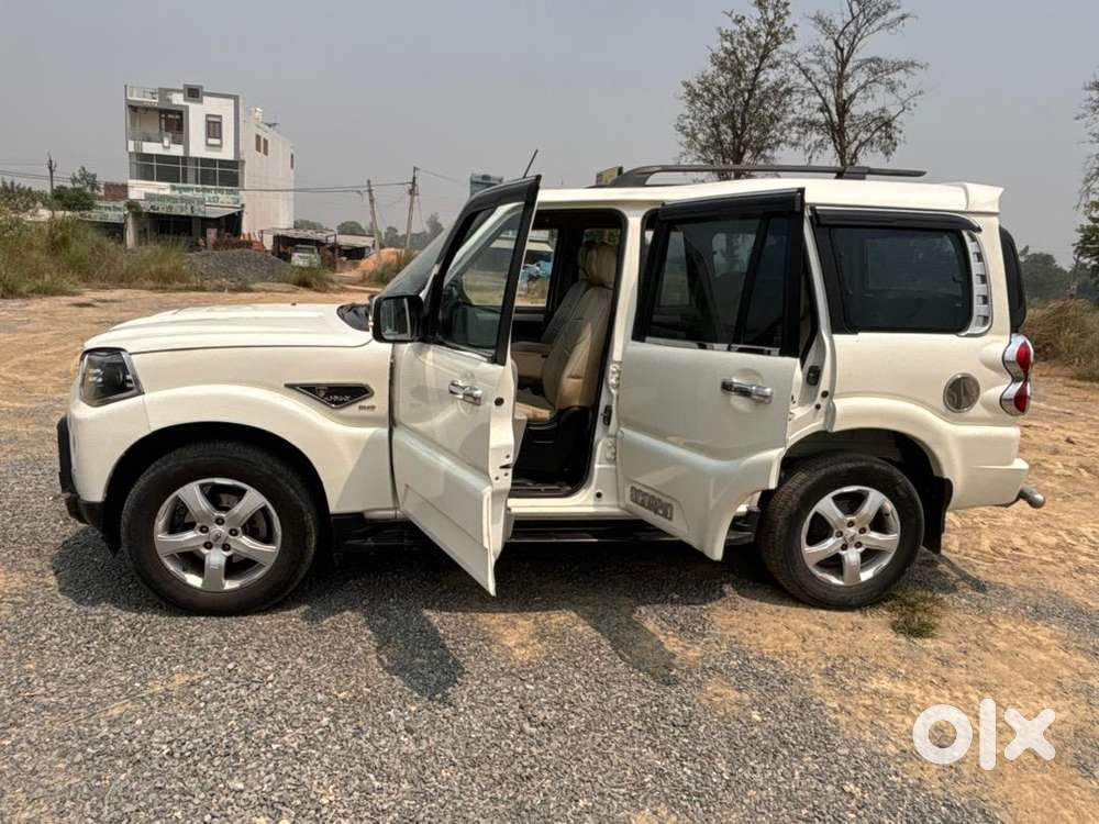 Mahindra Scorpio 2020 September Diesel Showroom Condition