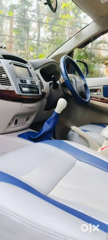 Toyota Innova 2.5 V 7seater Crysta Edition, 2012, Diesel