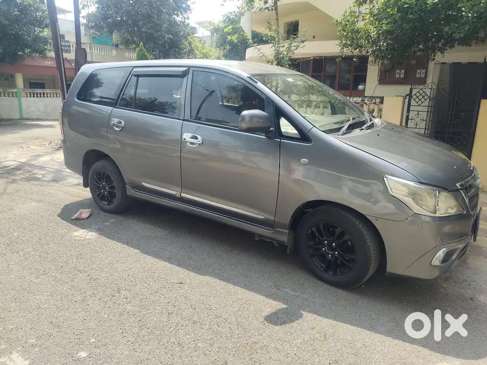 Toyota Innova 2012
