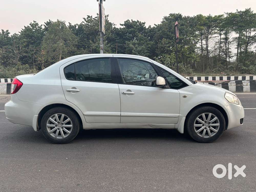 Maruti Suzuki Sx4 Zxi Mt Bsiv, 2011, Petrol