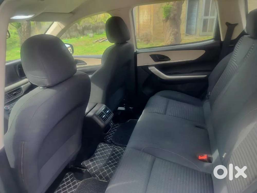 Mahindra Xuv700 2024 Petrol 35000 Km Driven