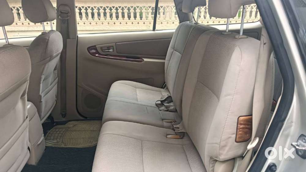 Toyota Innova 2.5 V Diesel 8-seater, 2006, Diesel